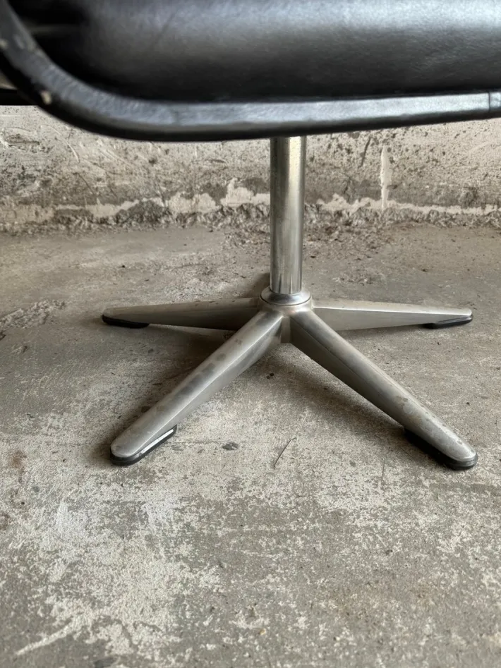 Pamono Set of Swivel Chair with Otoman by Delta Group Wilkhahn Delta Discount