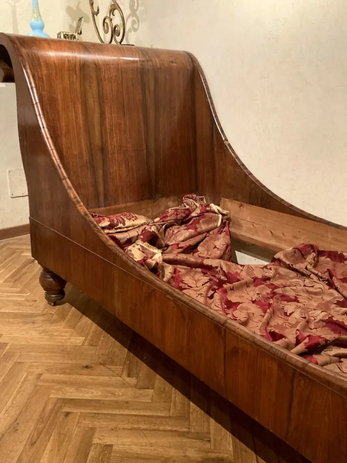 Pamono Set of 19th Century Italian Empire Flamed Walnut Sleigh Beds or Daybeds Outlet