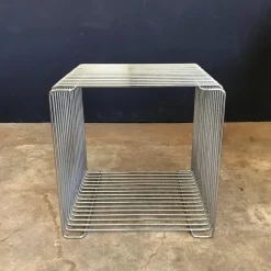 Pamono Side Table & 3 Pantonova Chairs by Verner Panton for Fritz Hansen, 1971, Set of 4 Outlet