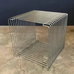 Pamono Side Table & 3 Pantonova Chairs by Verner Panton for Fritz Hansen, 1971, Set of 4 Outlet