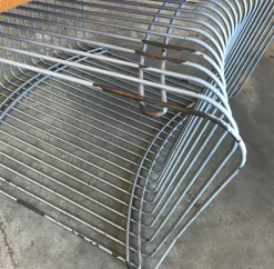 Pamono Side Table & 3 Pantonova Chairs by Verner Panton for Fritz Hansen, 1971, Set of 4 Outlet