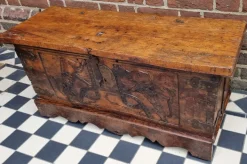 Pamono Small Carved Walnut Coffer, Early 16th Century Outlet