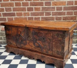 Pamono Small Carved Walnut Coffer, Early 16th Century Outlet