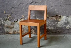 Pamono Small Midcentury Wooden Children's Chair, 1950 Hot