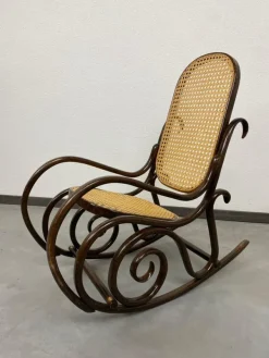 Pamono Small No. 10 Children's Rocking Chair attributed to Thonet, 1930s Discount