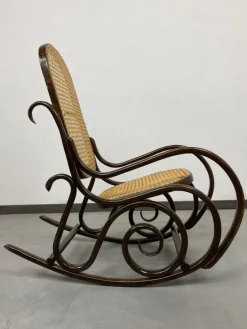 Pamono Small No. 10 Children's Rocking Chair attributed to Thonet, 1930s Discount