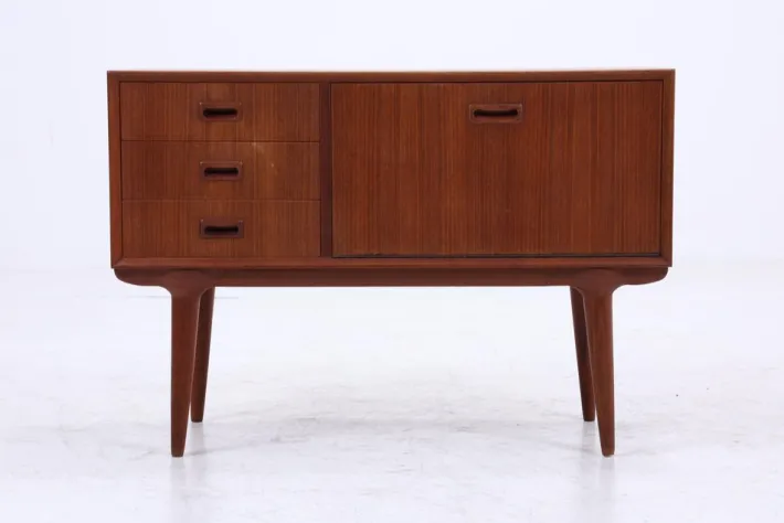 Pamono Small Vintage Teak Sideboard by Omann Jun, 1960s Online