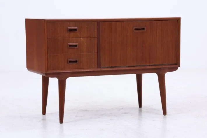 Pamono Small Vintage Teak Sideboard by Omann Jun, 1960s Discount