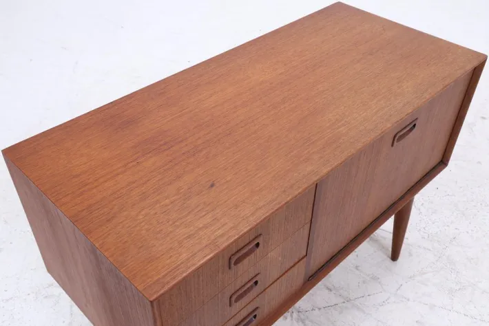 Pamono Small Vintage Teak Sideboard by Omann Jun, 1960s Discount