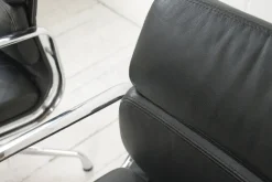 Pamono Soft Pad Ea 207 Chair by Charles & Ray Eames for Vitra Outlet