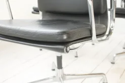 Pamono Soft Pad Ea 207 Chair by Charles & Ray Eames for Vitra Outlet