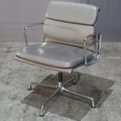 Pamono Soft Pad Ea208 Chair attributed to Charles & Ray Eames for Vitra Online