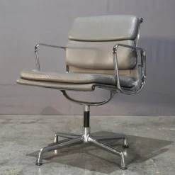 Pamono Soft Pad Ea208 Chair attributed to Charles & Ray Eames for Vitra Online