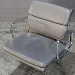 Pamono Soft Pad Ea208 Chair attributed to Charles & Ray Eames for Vitra Online