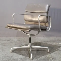 Pamono Soft Pad Ea208 Chair attributed to Charles & Ray Eames for Vitra Online