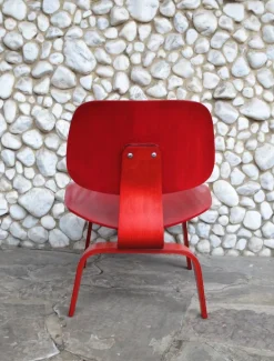 Pamono Stained Red LCW Lounge Chair by Charles & Ray Eames for Herman Miller / Evans Products Company, 1948 Hot