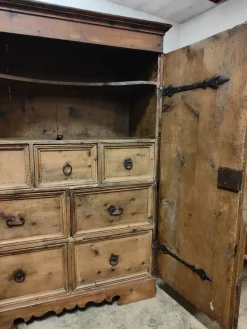 Pamono Swiss Pine Sideboard, Early 18th Century Outlet