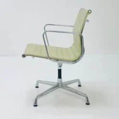Pamono Swivel Office Armchair by Charles & Ray Eames for Herman Miller, 1970s Clearance