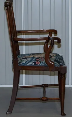 Pamono Tabard Bench & Armchairs in William Morris Upholstery by Richard Norman Shaw, Set of 3 Online