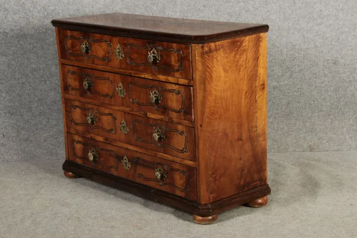 Pamono 18th Century Baroque Chest of Drawers in Walnut, 1750s Sale