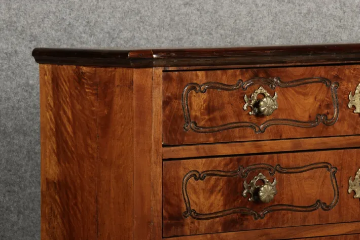 Pamono 18th Century Baroque Chest of Drawers in Walnut, 1750s Sale