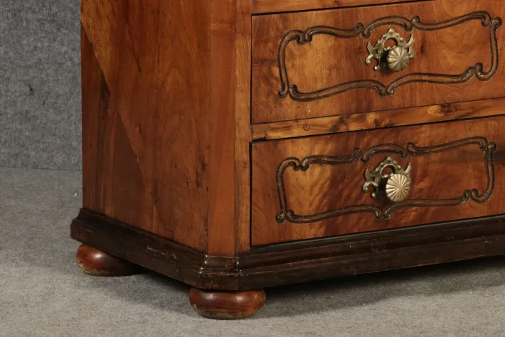 Pamono 18th Century Baroque Chest of Drawers in Walnut, 1750s Sale