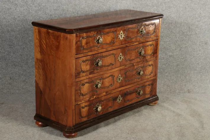Pamono 18th Century Baroque Chest of Drawers in Walnut, 1750s Sale