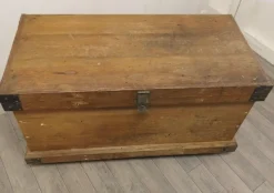 Pamono 19th Century Carpenters Pine Tool Chest and Tools, 1900s Outlet