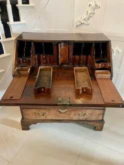 Pamono 17th Century Oak Bureau with Interior, 1680s Outlet