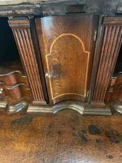 Pamono 17th Century Oak Bureau with Interior, 1680s Outlet