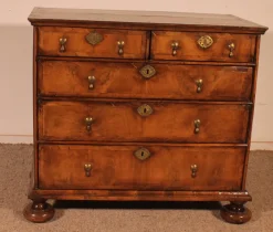 Pamono 17th Century William and Mary Walnut Chest of Drawers Sale