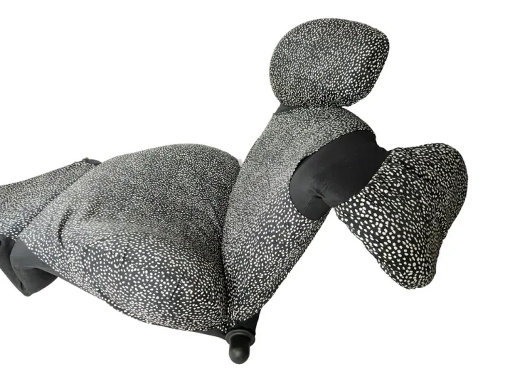Pamono Vintage Black and White Wink Lounge Chair by Toshiyuki Kita for Cassina, 1980s Best