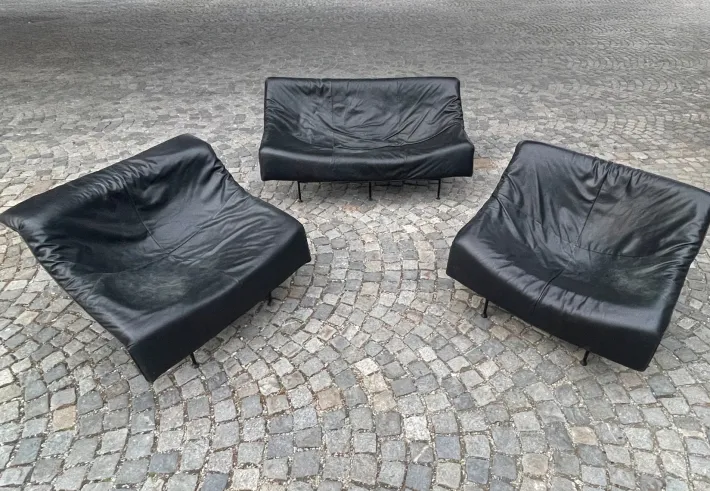 Pamono Vintage Butterfly Black Leather Sofa and Lounge Chairs by Gerard Van Den Berg for Montis, 1980s, Set of 3 Online