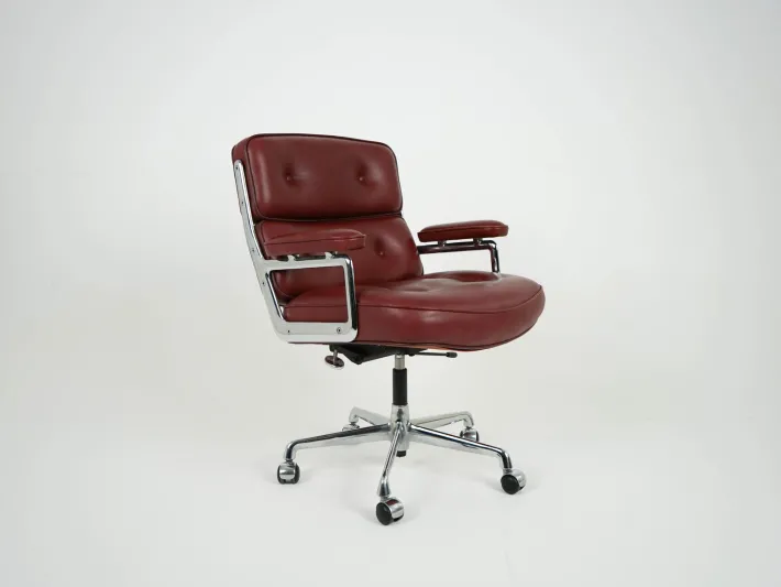 Pamono Vintage Charles Eames Lobby Chair ES104 by Herman Miller for Vitra, 1970s Outlet