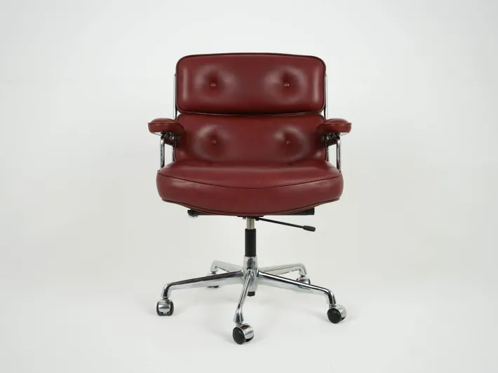 Pamono Vintage Charles Eames Lobby Chair ES104 by Herman Miller for Vitra, 1970s Outlet