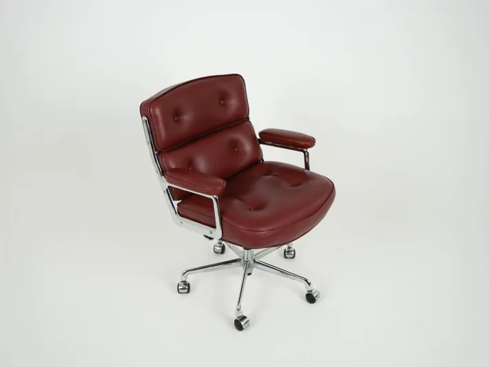 Pamono Vintage Charles Eames Lobby Chair ES104 by Herman Miller for Vitra, 1970s Outlet