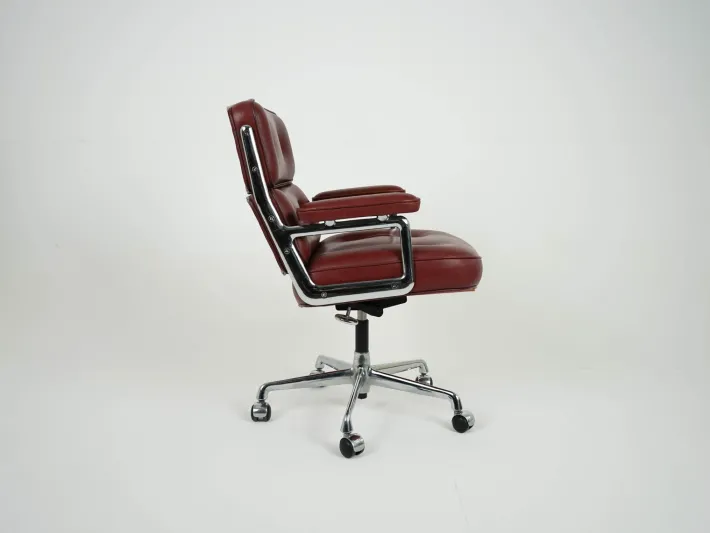 Pamono Vintage Charles Eames Lobby Chair ES104 by Herman Miller for Vitra, 1970s Outlet
