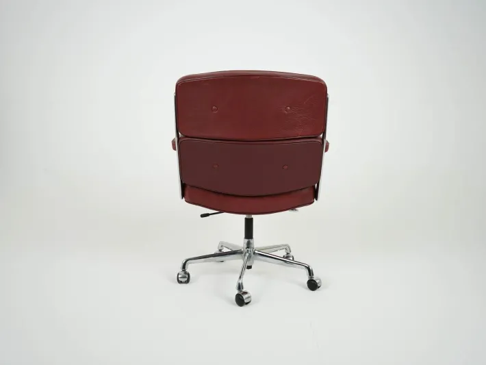 Pamono Vintage Charles Eames Lobby Chair ES104 by Herman Miller for Vitra, 1970s Outlet