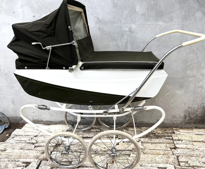 Pamono Vintage English Freeway Coachbuilt Baby Pram in Dark Green & White, 1960s Discount
