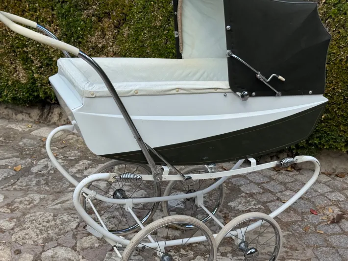 Pamono Vintage English Freeway Coachbuilt Baby Pram in Dark Green & White, 1960s Discount