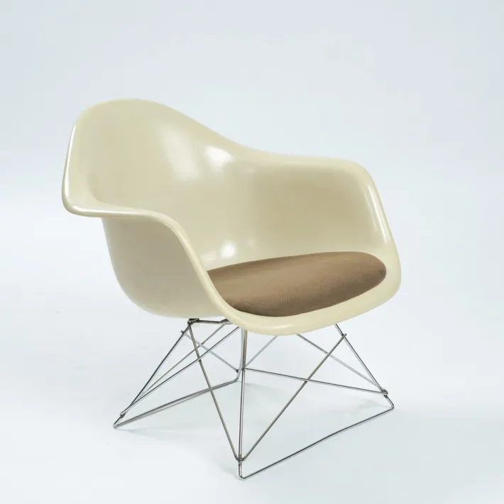 Pamono Vintage Fiberglass Lar Armchair by Charles and Ray Eames for Herman Miller, 1970s Discount
