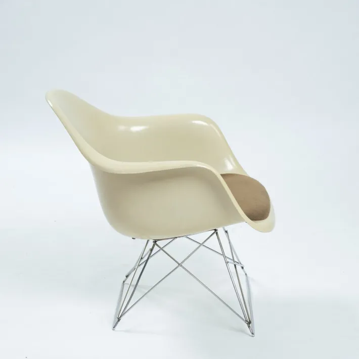 Pamono Vintage Fiberglass Lar Armchair by Charles and Ray Eames for Herman Miller, 1970s Discount