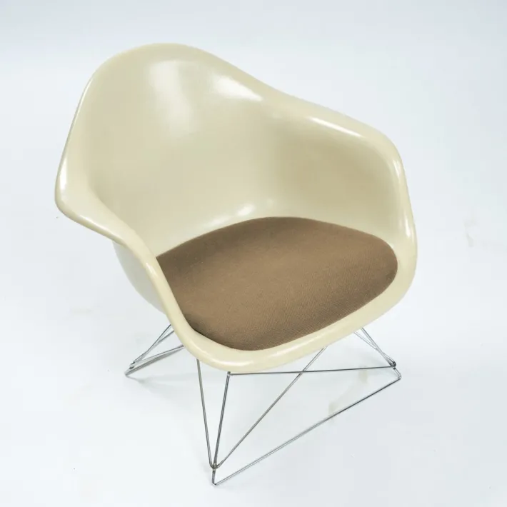 Pamono Vintage Fiberglass Lar Armchair by Charles and Ray Eames for Herman Miller, 1970s Discount