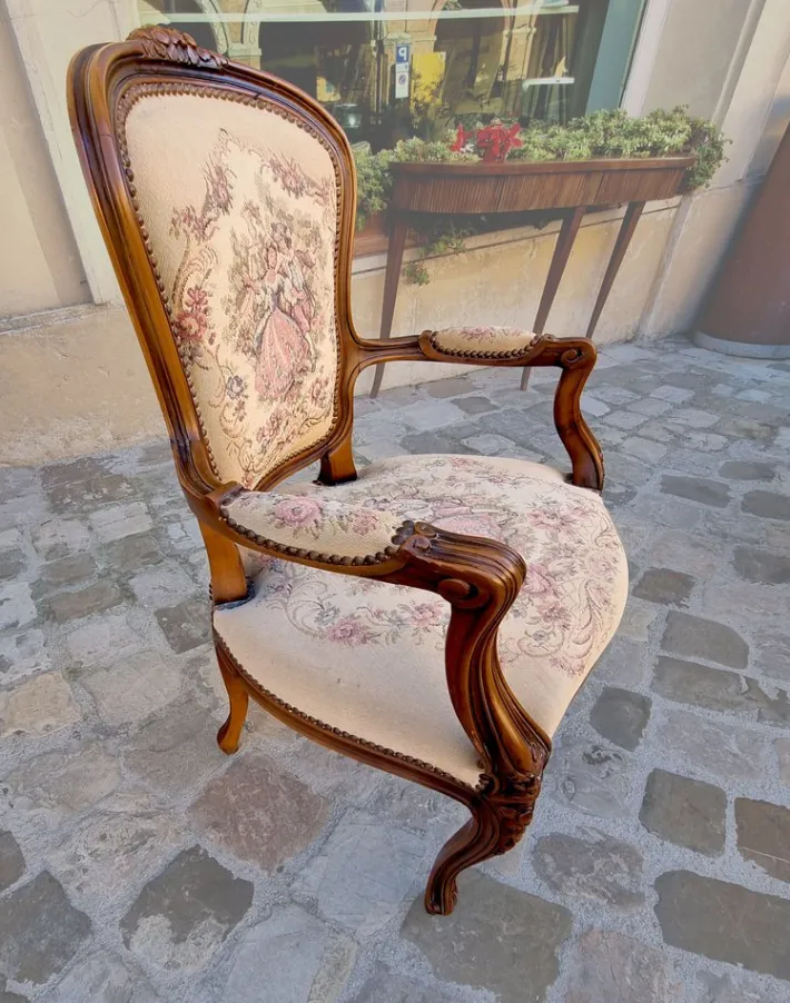 Pamono Vintage Floral Sofa and 2 Armchairs, 1930s, Set of 3 Sale