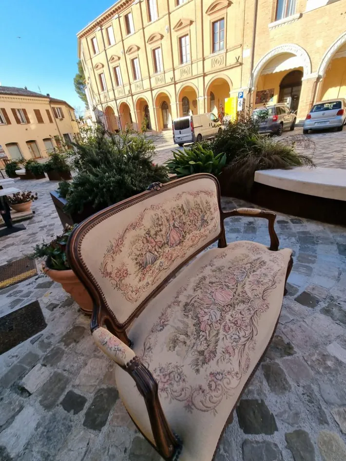 Pamono Vintage Floral Sofa and 2 Armchairs, 1930s, Set of 3 Sale