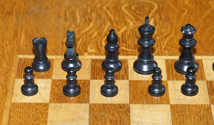 Pamono Vintage Honey Oak Chess Board Coffee Table With Chess Set Best