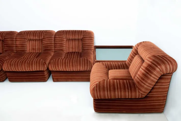 Pamono Vintage Italian Modular Armchairs and Coffee Table in Velvet, 1970, Set of 6 Clearance