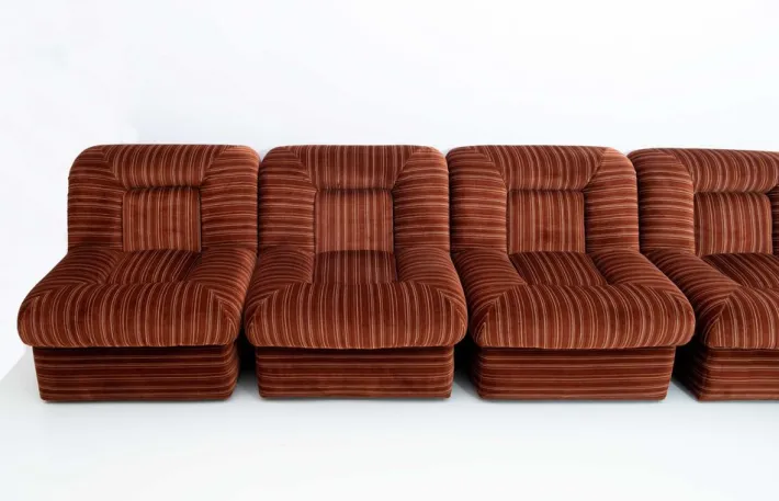 Pamono Vintage Italian Modular Armchairs and Coffee Table in Velvet, 1970, Set of 6 Clearance