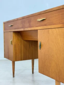 Pamono Vintage Ladies Desk in Wood, 1960s Outlet