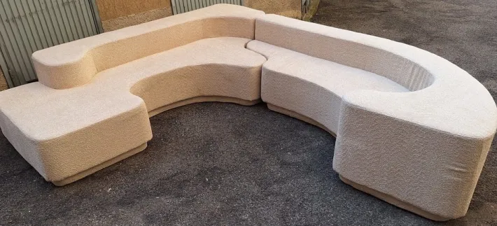 Pamono Vintage Lara Sofa in White Bouclé by Roberto Pamio for Stilwood, 1970s, Set of 2 Hot